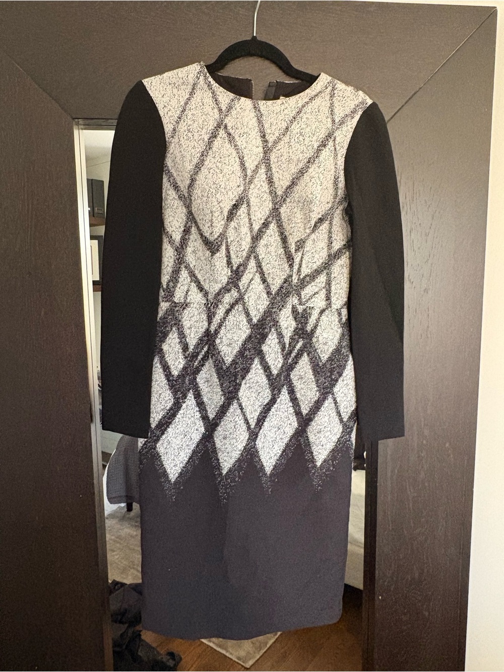 Black and White Patterned Long Sleeve Sheath Dress